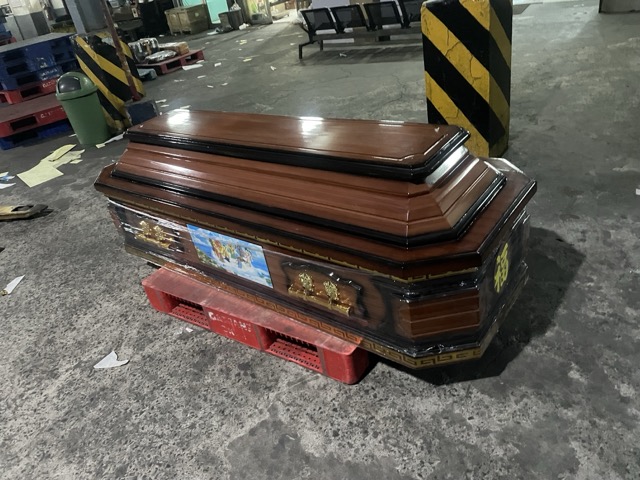 peti jenazah coklat